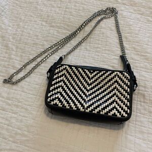 EUC-BANANA REPUBLIC WOVEN STRIPE ZIP MINI CROSSBODY